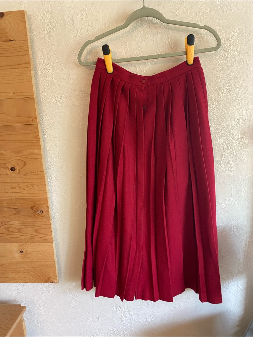 Vintage Jasmine Pleated Midi Skirt - Wine